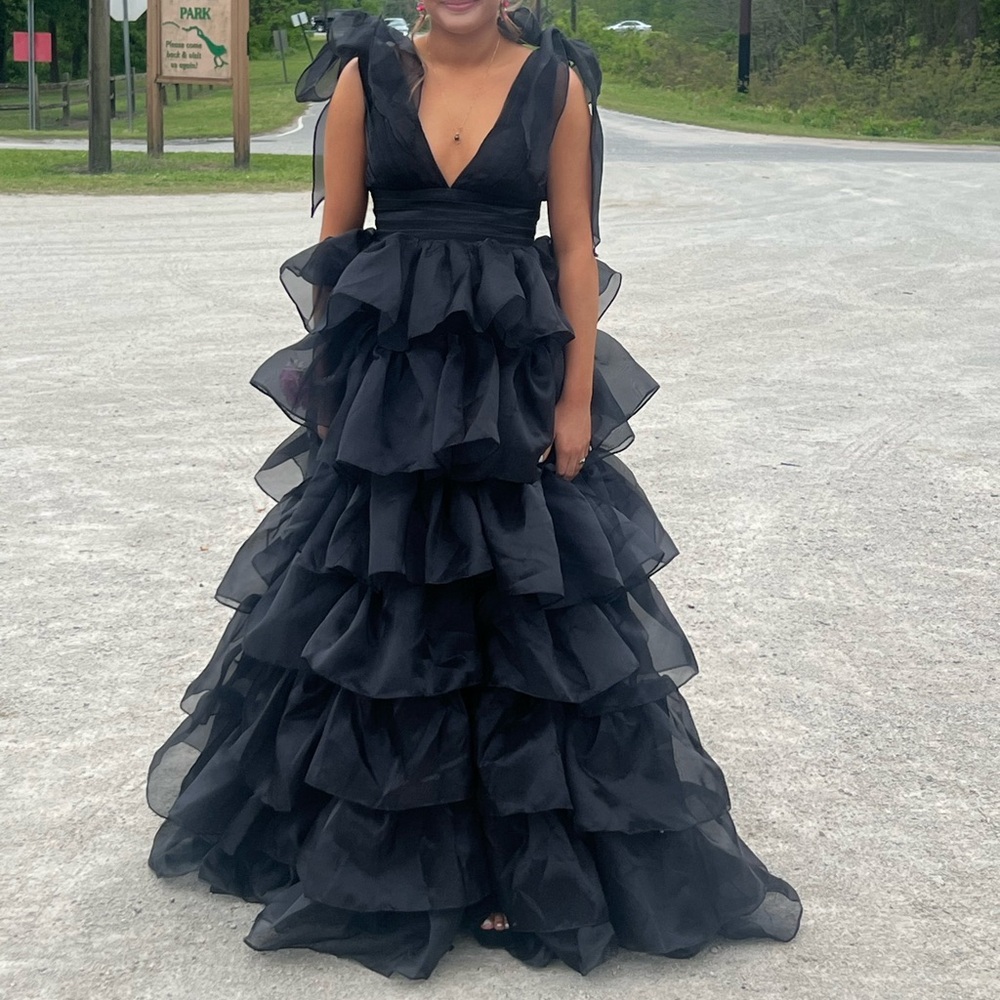 Elegant Black Ruffled Gown - Picture 2 of 2